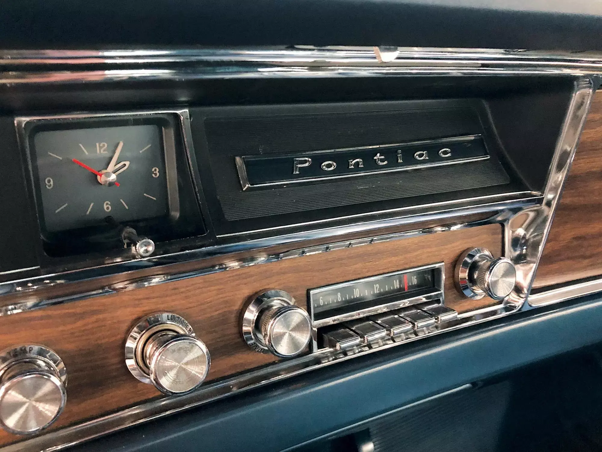 Color closeup of the radio stereo knobs and more inside of a 1967 pontiac catalina 2 2 jpg 2